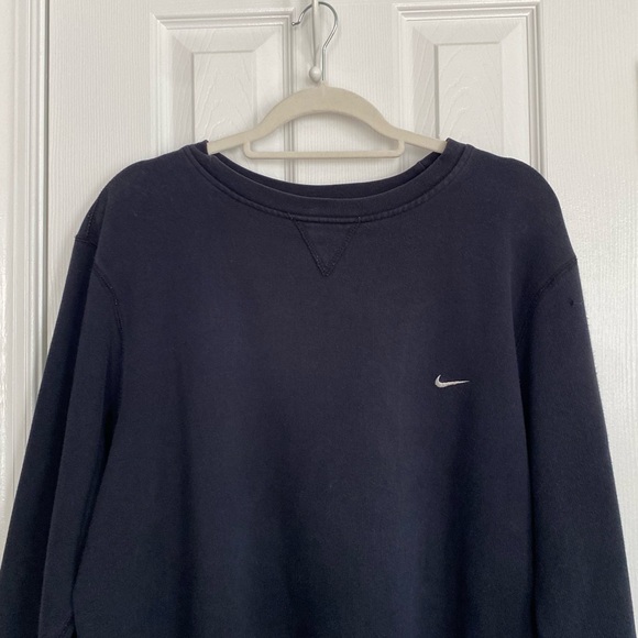 BLACK VINTAGE NIKE CLASSIC SWOOSH PULLOVER SWEATSHIRT - Picture 2 of 6